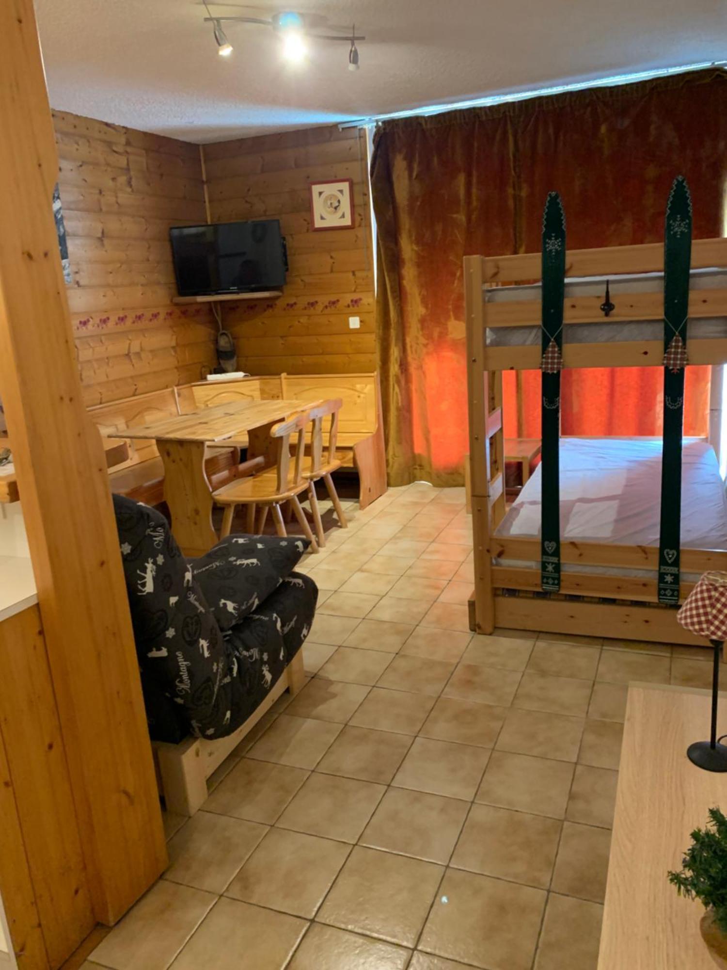 155 Piste Dans Mon Canape 沙泰勒 外观 照片